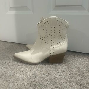 Universal Thread White Ankle Boots with Studded Design